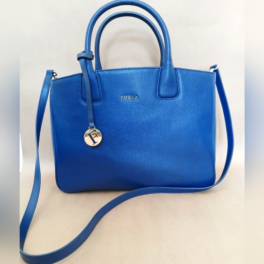FURLA Josi East West Blue Leather Tote crossbody strap